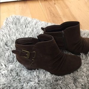 Brown Baretraps boots size 7.5